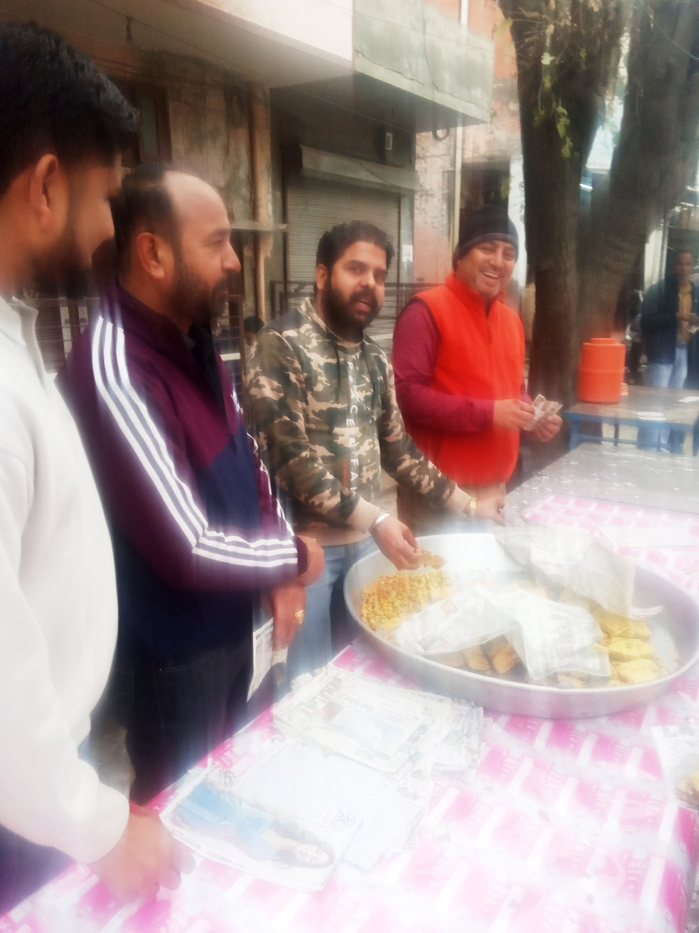 ਗੁਰੂ ਗੋਬਿੰਦ ਸਿੰਘ ਜੀ ਦੇ ਪ੍ਰਕਾਸ਼ ਪੁਰਬ ਤੇ ਬਰੈੱਡ ਪਕੌੜਿਆਂ ਦਾ ਲੰਗਰ ਲਗਾਇਆ